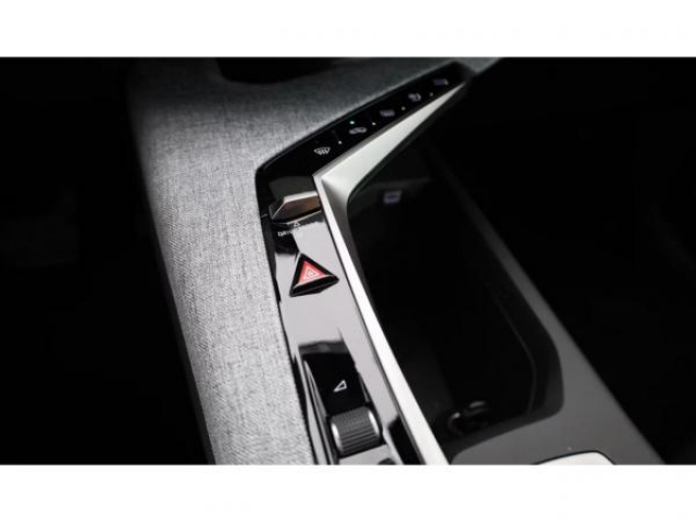 PEUGEOT 5008 Allure Hybrid 145cv e-DCS6 7 Places + Pack Panoramic Navigation + NEUF 0KM