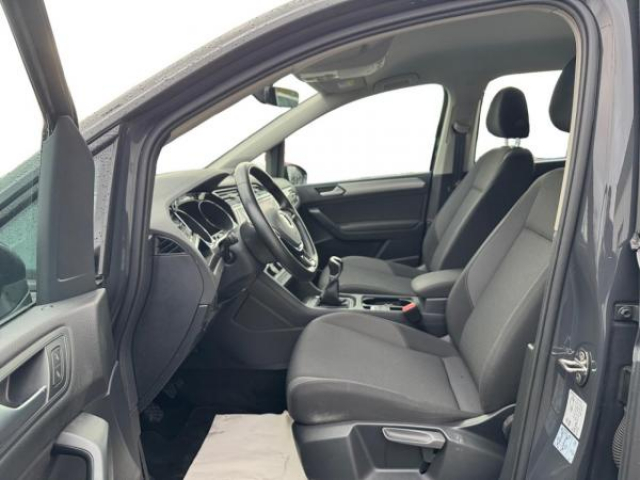 VOLKSWAGEN TOURAN Trendline 2.0 TDI 122cv 7places + Système Navigation Discover Media