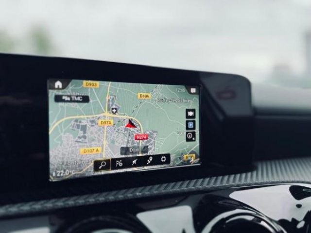MERCEDES CLASSE A BERLINE Business Line 180d 7G-DCT + Camera de Recul + Sièges avant chauffants