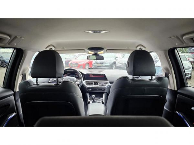BMW serie 3 touring Lounge 318DA + Attelage Elec + Sellerie Cuir + Sièges AV Chauffants + HIFI 10HP + Alarme