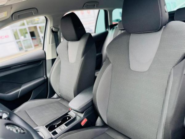SKODA Octavia combi Ambition 2.0 TDI 116cv DSG7 + Camera de Recul + Sieges AV Chauffant + Roue de Secours
