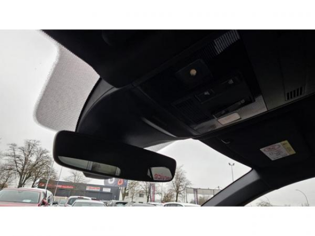 VOLKSWAGEN T-ROC STYLE 2.0 TDI 150cv DSG7 Black Style + Attelage + Camera de recul + Hayon elec + Navigation + JA18
