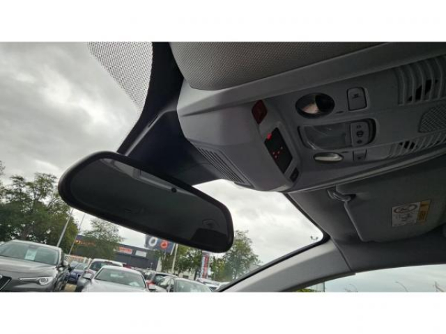PEUGEOT 3008 Active 1.5 BlueHDi 130cv + Pack City 1 + Barre de toit + Navigation 3D