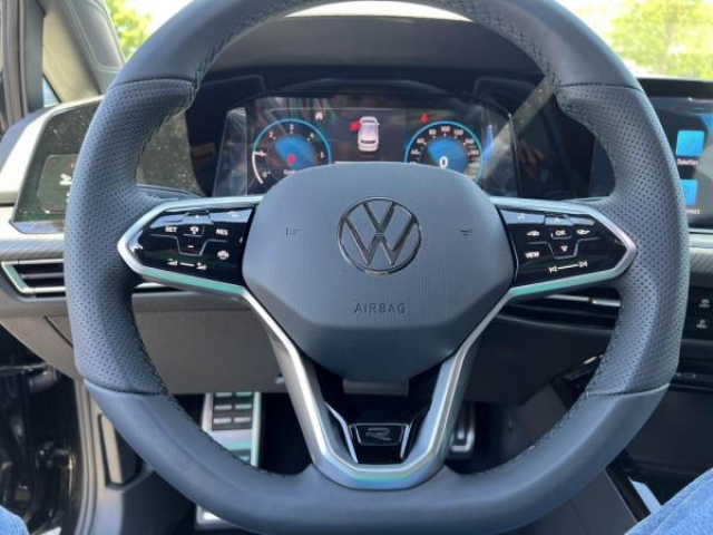 VOLKSWAGEN GOLF R-Line 2.0 TDI 150cv DSG 7  + LED MATRIX + JA 18 + NEUF 0KM
