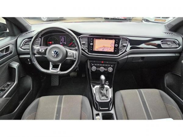 VOLKSWAGEN T-ROC STYLE 2.0 TDI 150cv DSG7 Black Style + Attelage + Camera de recul + Hayon elec + Navigation + JA18