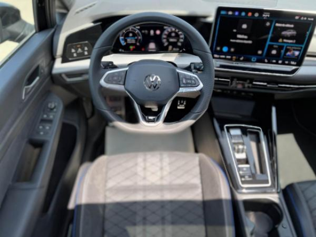 VOLKSWAGEN GOLF R-Line 2.0 TDI 150cv DSG7 + Toit panoramique + JA18 YORK + Pack Hiver + NEUF 0KM