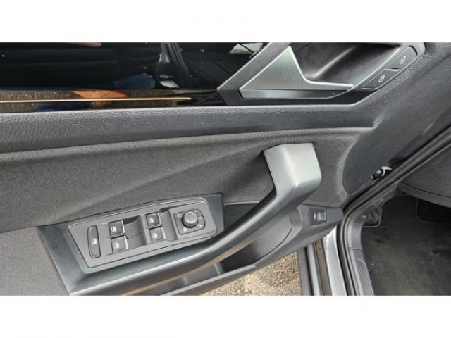 VOLKSWAGEN T-ROC STYLE 2.0 TDI 150cv DSG7 Black Style + Attelage + Camera de recul + Hayon elec + Navigation + JA18