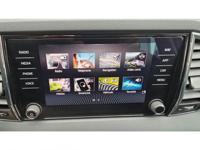 SKODA KAROQ AMBITION 1.5 TSI 150cv DSG7 + Pack Parking + Pack Design + Pack Hiver Plus