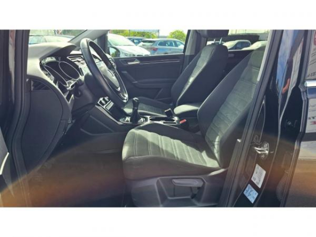 VOLKSWAGEN TOURAN Trendline 1.6 TDI 115cv 7places + Toit Pano + Attelage + ACC + Camera de Recul + Clim Auto