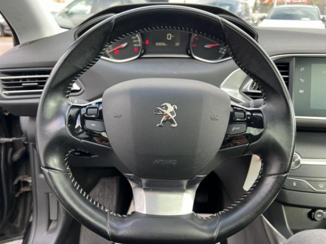 PEUGEOT 308 SW Allure 1.5 BlueHDi 130cv + Toit panoramique + Attelage + JA17
