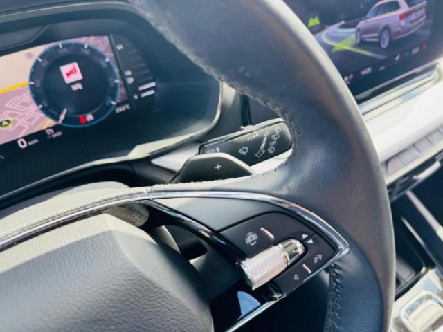 SKODA Octavia combi Ambition 2.0 TDI 116cv DSG7 + Camera de Recul + Sieges AV Chauffant + Roue de Secours