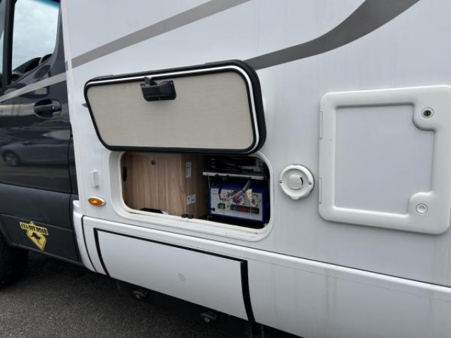 HYMER ML-T HYMER 570 4x4 V6 3.0l 419 CDi 190 CV BVA 7G-TRONIC TVA RECUPERABLE