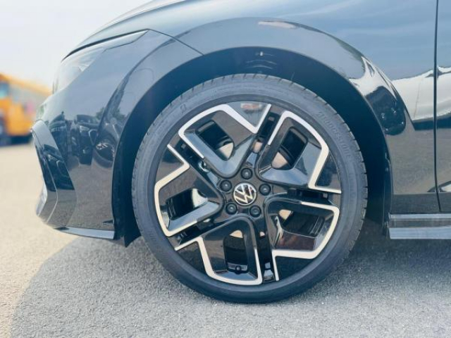 VOLKSWAGEN GOLF R-Line 1.5 eTSI 150cv DSG7 + Matrix LED + Toit Ouvrant + Camera 360 + NEUF 0KM