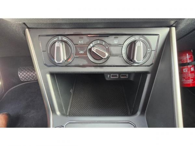 VOLKSWAGEN POLO Confortline 1.6 TDI 95cv DSG7 + Radar AV et AR + Détecteur Angle mort + Antibrouillard AV