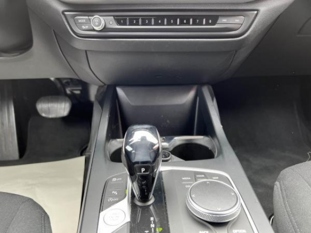 BMW SERIE 1 Advantage Pack 116dA 116cv + Sièges avant chauffants + Attelage