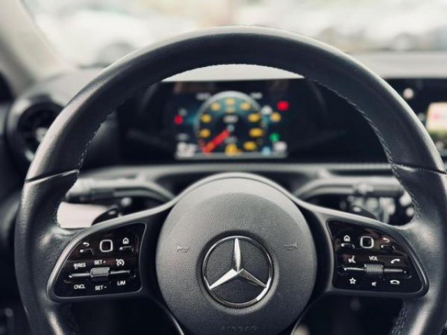 MERCEDES CLASSE A BERLINE Business Line 180d 7G-DCT + Camera de Recul + Sièges avant chauffants