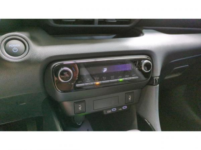 TOYOTA YARIS DESIGN Hybrid 116cv BVA e-CVT + Chargeur smartphone par induction + PACK HIVER + NEUF 0KM