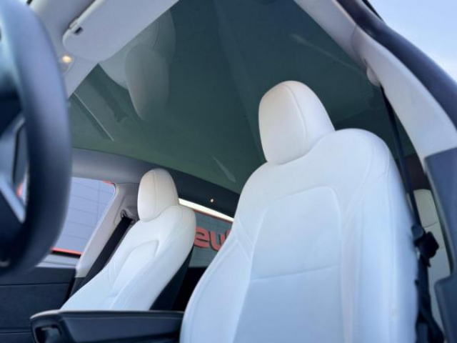 TESLA MODEL Y Propulsion MY2022 + Intérieur Premium noir et blanc + TVA Recuperable