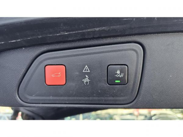 PEUGEOT 3008 GT Line 1.5 BlueHDi 130cv EAT8 + Advanced Grip Control + Pack city 2 + Pack Drive Assist