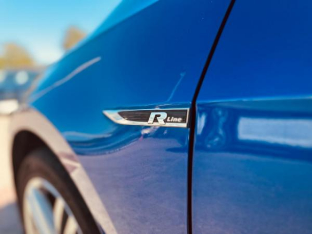 VOLKSWAGEN GOLF R-Line 1.5 TSI 150cv + LED Directionnels + Discover PRO + Digital Cockpit + Alarme