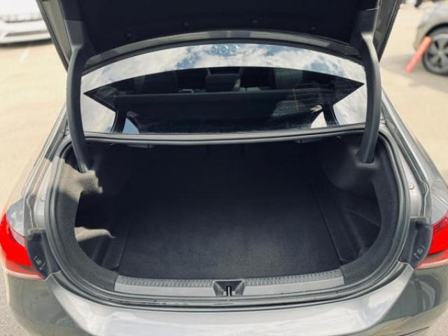 MERCEDES CLASSE A BERLINE AMG Line 200d 8G-DCT + Toit pano + LED Multibeam + Pack Sport Black + Carplay + Sieges AV Elec