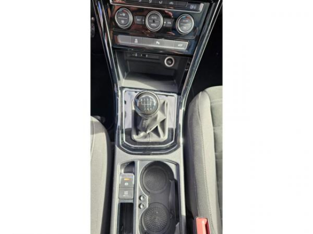 VOLKSWAGEN TOURAN Trendline 1.6 TDI 115cv 7places + Toit Pano + Attelage + ACC + Camera de Recul + Clim Auto