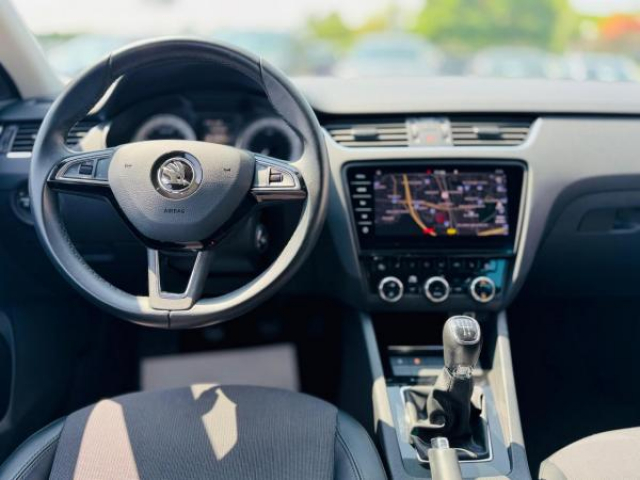 SKODA Octavia combi Active 1.6 TDI 116cv + Pack Hiver + Clim Auto + Full LED + Antibrouillard + JA 17