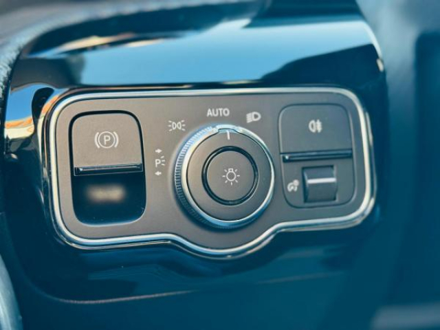 MERCEDES CLA SHOOTING BRAKE Business Line 180d 8G-DCT + Carplay + Jantes 19 + Sièges av chauffants + Vitres AR Surteinte