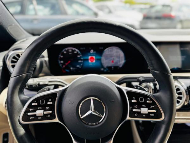 MERCEDES CLA Progressive Line 200D 8G-DCT + Pack Cuir + Carplay + HIFI Advanced + Sieges AV et Volant Chauffant