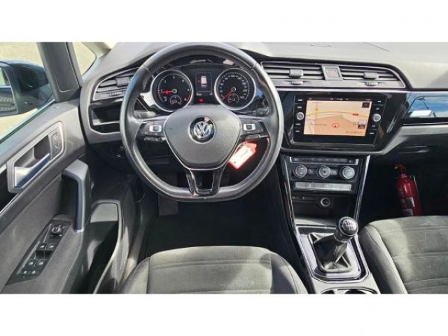 VOLKSWAGEN TOURAN Trendline 1.6 TDI 115cv 7places + Toit Pano + Attelage + ACC + Camera de Recul + Clim Auto