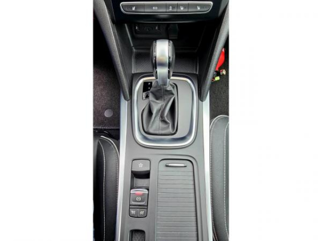 RENAULT Megane Estate Intens 1.5 BluedCi 115cv EDC + Bose + Toit pano + Attelage + Camera + Affichage tête haute