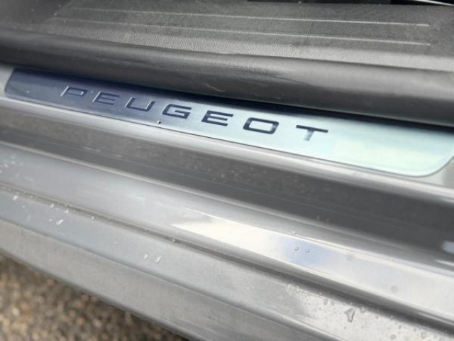 PEUGEOT 208 New GT HYBRID 136cv e-DSC6 + NEUF 0KM