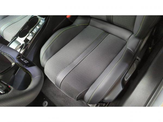 PEUGEOT 2008 GT Hybrid 136cv e-DCS6+Pack Vision Navigation Drive Assist Plus+Toit ouvrant+NEUF 0KM