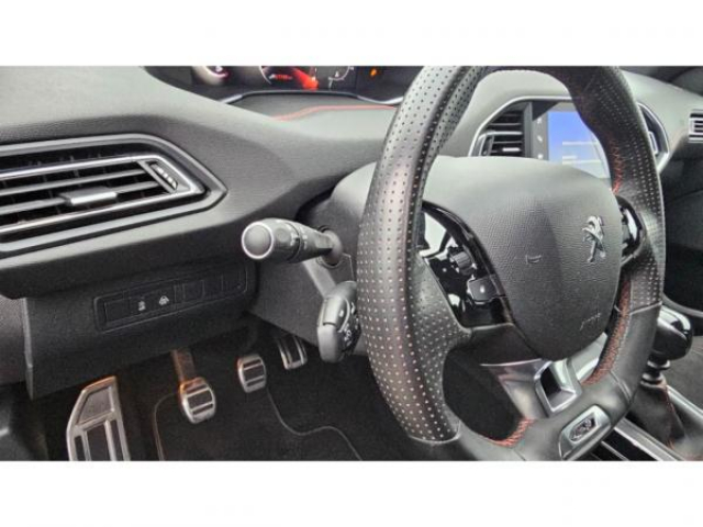 PEUGEOT 308 GT Pack 1.5 BlueHDi 130cv + Toit pano + Attelage + Pack Side Security + Roue de Secours