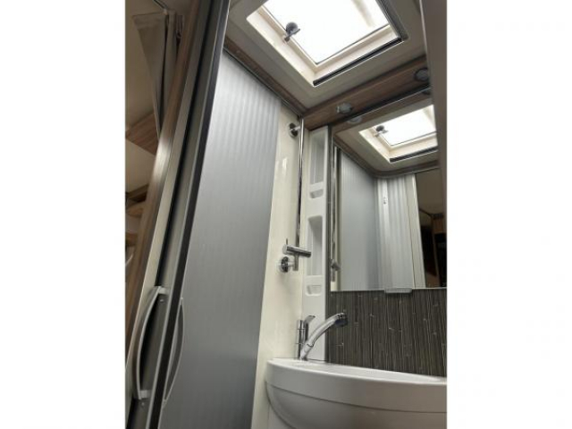 HYMER ML-T HYMER 570 4x4 V6 3.0l 419 CDi 190 CV BVA 7G-TRONIC TVA RECUPERABLE