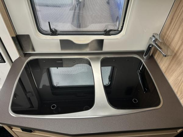 HYMER ML-T HYMER 570 4x4 V6 3.0l 419 CDi 190 CV BVA 7G-TRONIC TVA RECUPERABLE