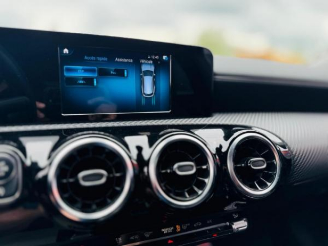MERCEDES CLA SHOOTING BRAKE Business 180D BV 7G-DCT + Intérieur Cuir + Sièges avant chauffants + Attelage  + JA 18