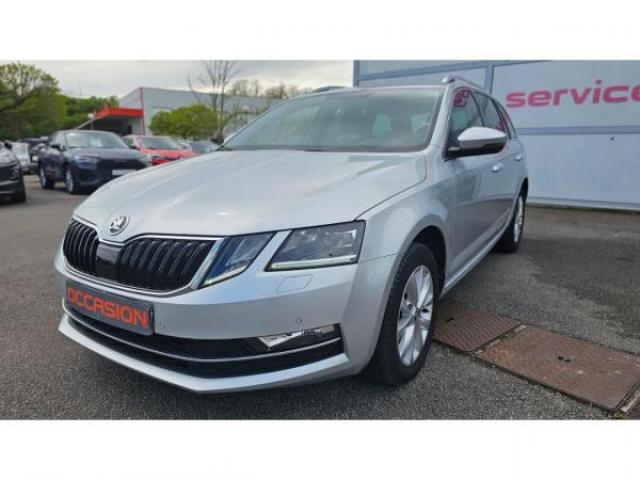 SKODA Octavia combi Style 1.6 TDI 116cv DSG7 + Attelage + Sièges AV Chauffants