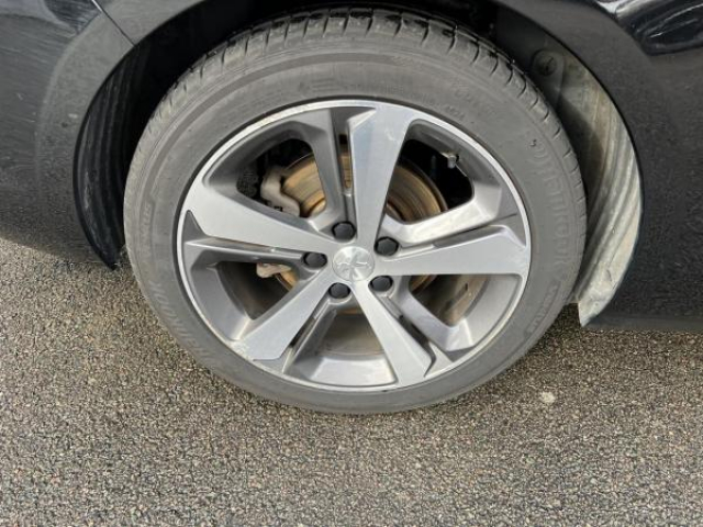 PEUGEOT 308 SW Allure 1.5 BlueHDi 130cv + Toit panoramique + Attelage + JA17