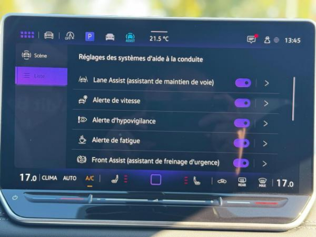 VOLKSWAGEN TIGUAN Life 2.0 TDI 150cv DSG7 + Pack Hiver + Attelage Elec + Camera 360 + Alarme + Ja18