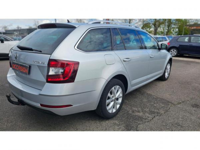 SKODA Octavia combi Style 1.6 TDI 116cv DSG7 + Attelage + Sièges AV Chauffants