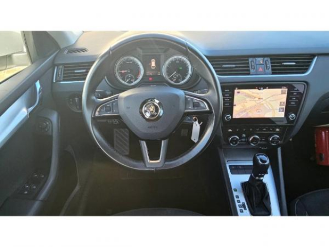 SKODA Octavia combi Ambition 1.6 TDI 116cv DSG7 + Attelage + Sièges AV Chauffants + DAB