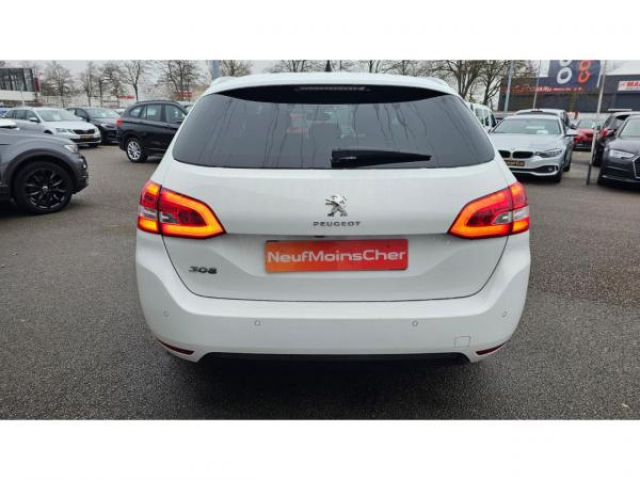 PEUGEOT 308 SW Allure 1.2i PureTech 130cv EAT8 Entretien complet PEUGEOT à jour + Attelage + Jantes 17