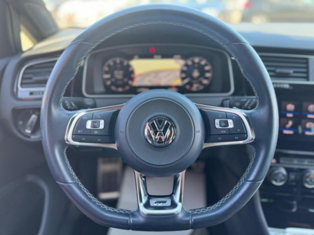 VOLKSWAGEN GOLF R-Line 1.5 TSI 150cv + LED Directionnels + Discover PRO + Digital Cockpit + Alarme