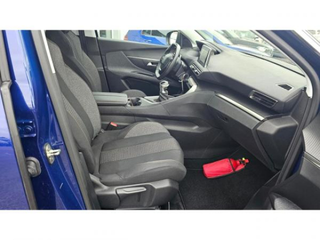 PEUGEOT 3008 Active 1.5 BlueHDi 130cv + Pack City 1 + Barre de toit + Navigation 3D