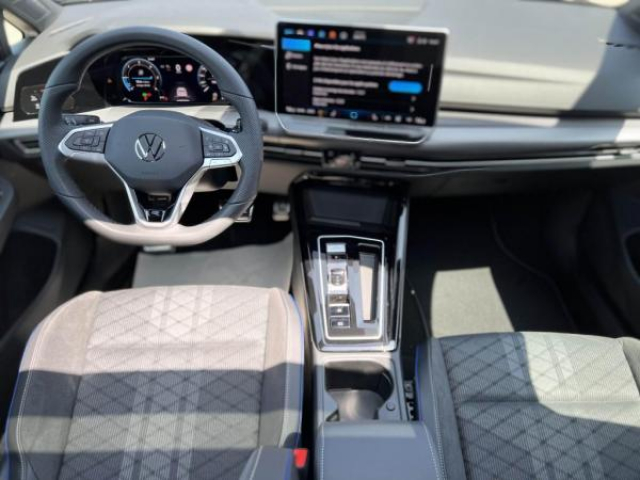 VOLKSWAGEN GOLF R-Line 2.0 TDI 150cv DSG7 + Toit panoramique + JA18 YORK + Pack Hiver + NEUF 0KM