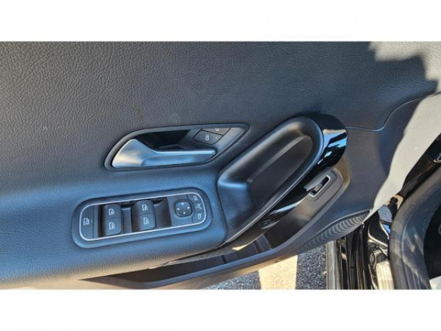 MERCEDES CLASSE A BERLINE Business Line 180D 7G-DCT + Pack navigation