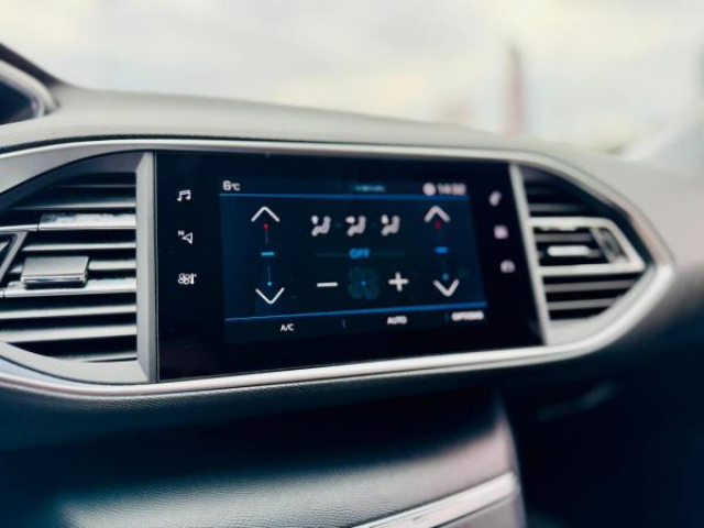 PEUGEOT 308 Active 1.5 BlueHDi 100cv + Sièges avant chauffants