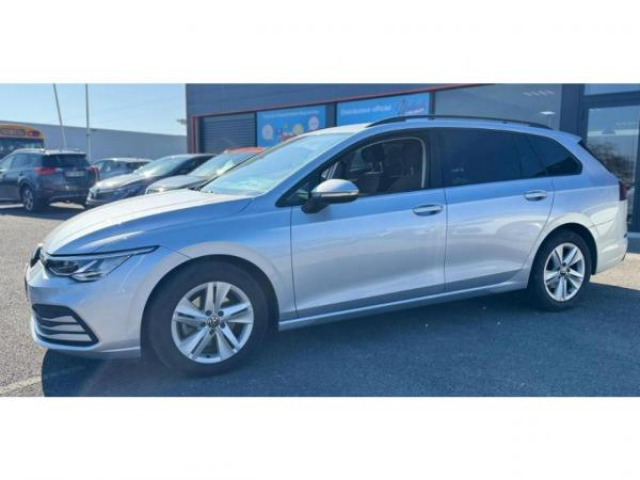 VOLKSWAGEN Golf SW LIFE 1.0 eTSI 110cv DSG7 + Caméra de recul  + Vitres arrière surteintées + RS