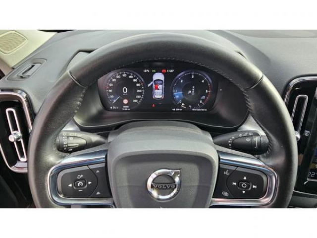 VOLVO XC40 Momentum D3 150cv BVA Geartronic 8 + Pack Hiver + Camera de recul + Navigation